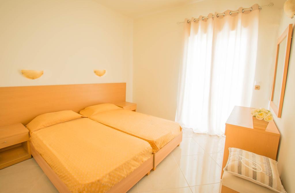 Frixos Hotel Malia Eksteriør billede